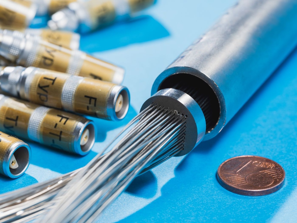 KALLA-Lemo-Stecker mit Lochscheibe